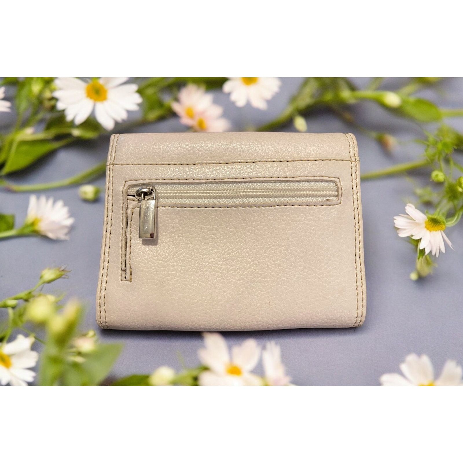Unknown London Beige Small Leather or Faux Leather Wallet Woman's Billfold Size ONE SIZE - 2 Thumbnail