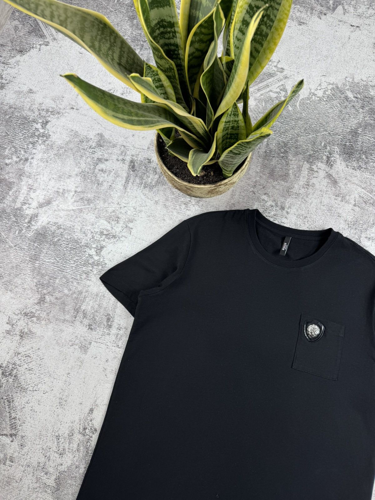 Versus Versace Versace 2016 Lion Head Pocket Basic Badge Jersey T Shirt Tee Size US M / EU 48-50 / 2 - 4 Thumbnail