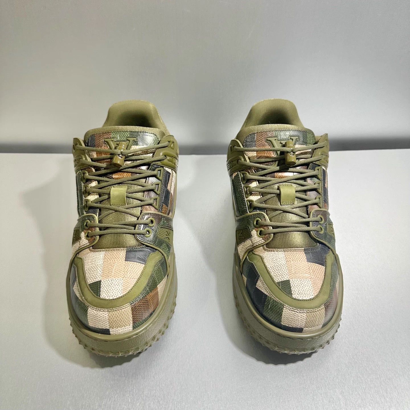 Louis Vuitton Louis Vuitton x Pharrell Trainer 8.5/42.5 1x Worn Size US 9.5 / EU 42-43 - 2 Thumbnail