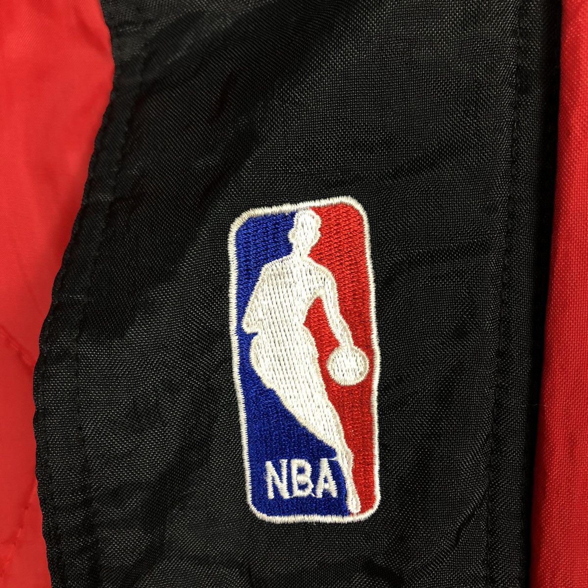 NBA 🔥VINTAGE BOMBER JACKET NBA STARTER CHICAGO BULLS BIG LOGO Size US L / EU 52-54 / 3 - 22 Thumbnail