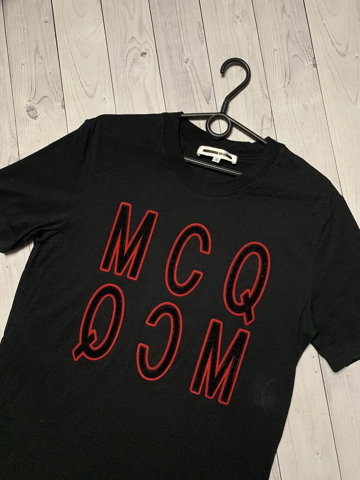 Alexander McQueen Alexandr McQueen tee big red logo size M vintage Size US M / EU 48-50 / 2 - 2 Thumbnail