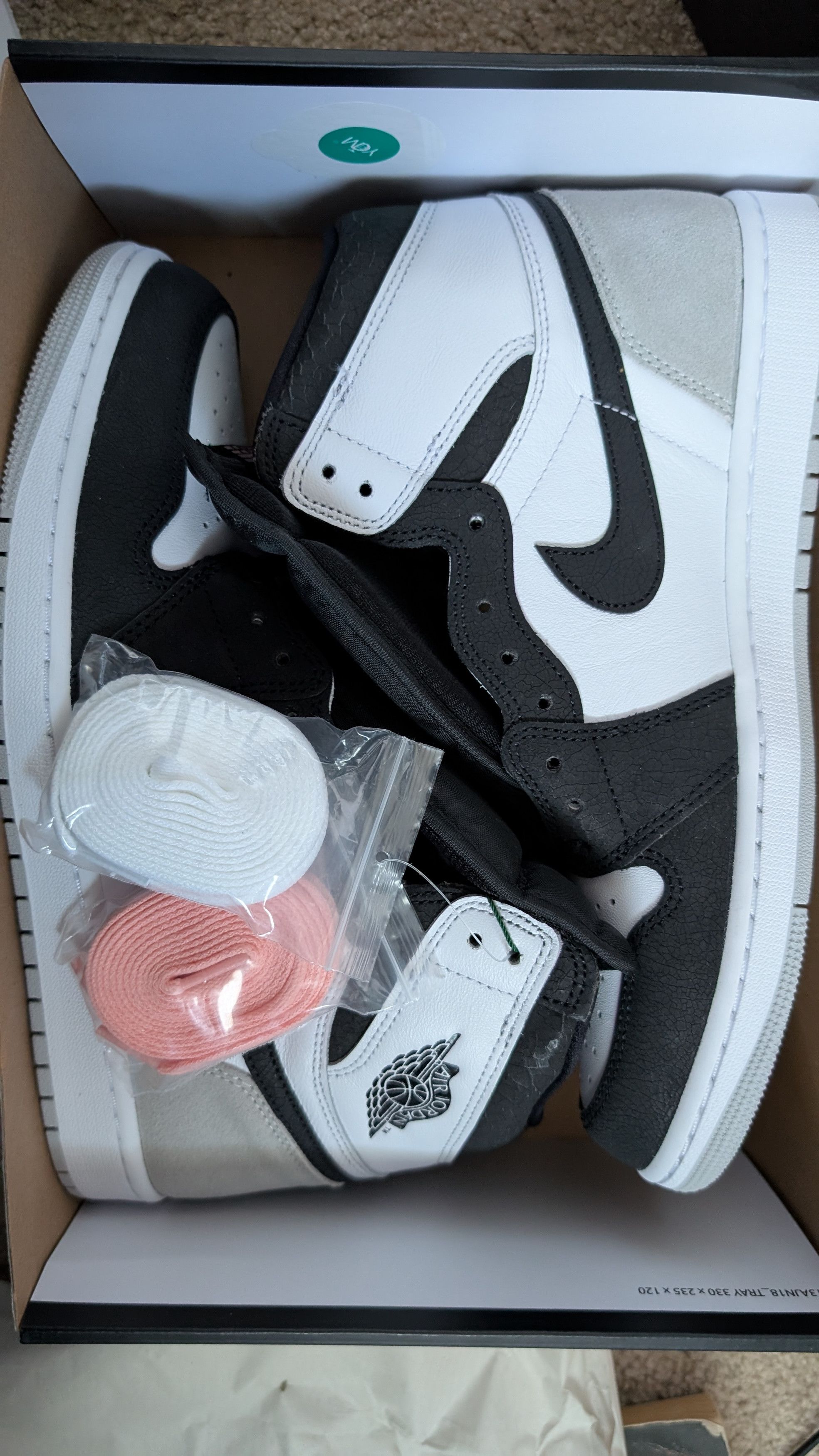 Nike Jordan 1 Retro High OG, Bleached Coral Size US 11.5 / EU 44-45 - 1 Thumbnail