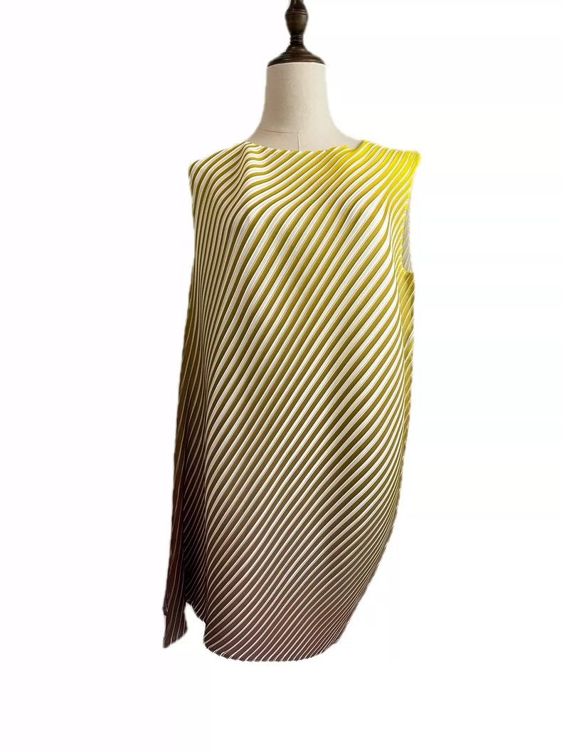 Issey Miyake Issey Miyake size:2 Yellow main line gradient color round Size S / US 4 / IT 40 - 1 Thumbnail