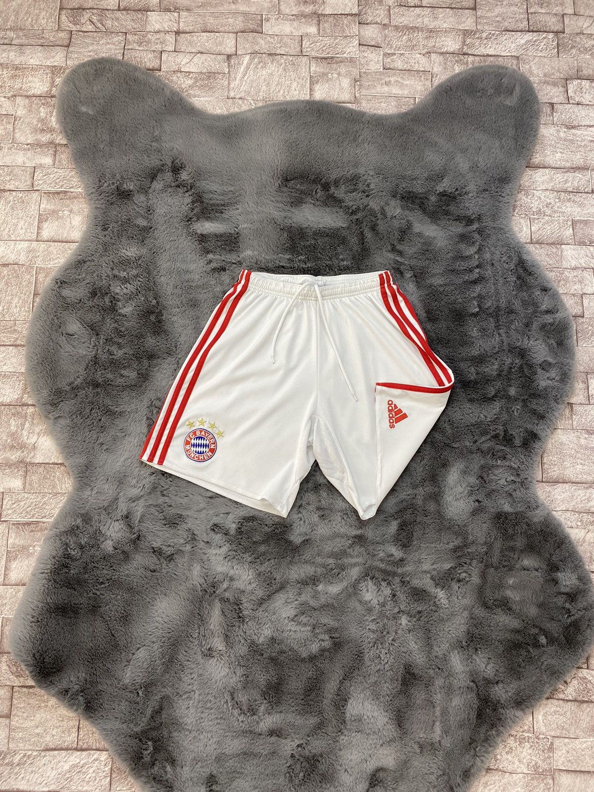 Adidas × Vintage BAYERN MUNICH 2015 2016 HOME SOCCER SHORTS ADIDAS Size US 31 - 1 Thumbnail