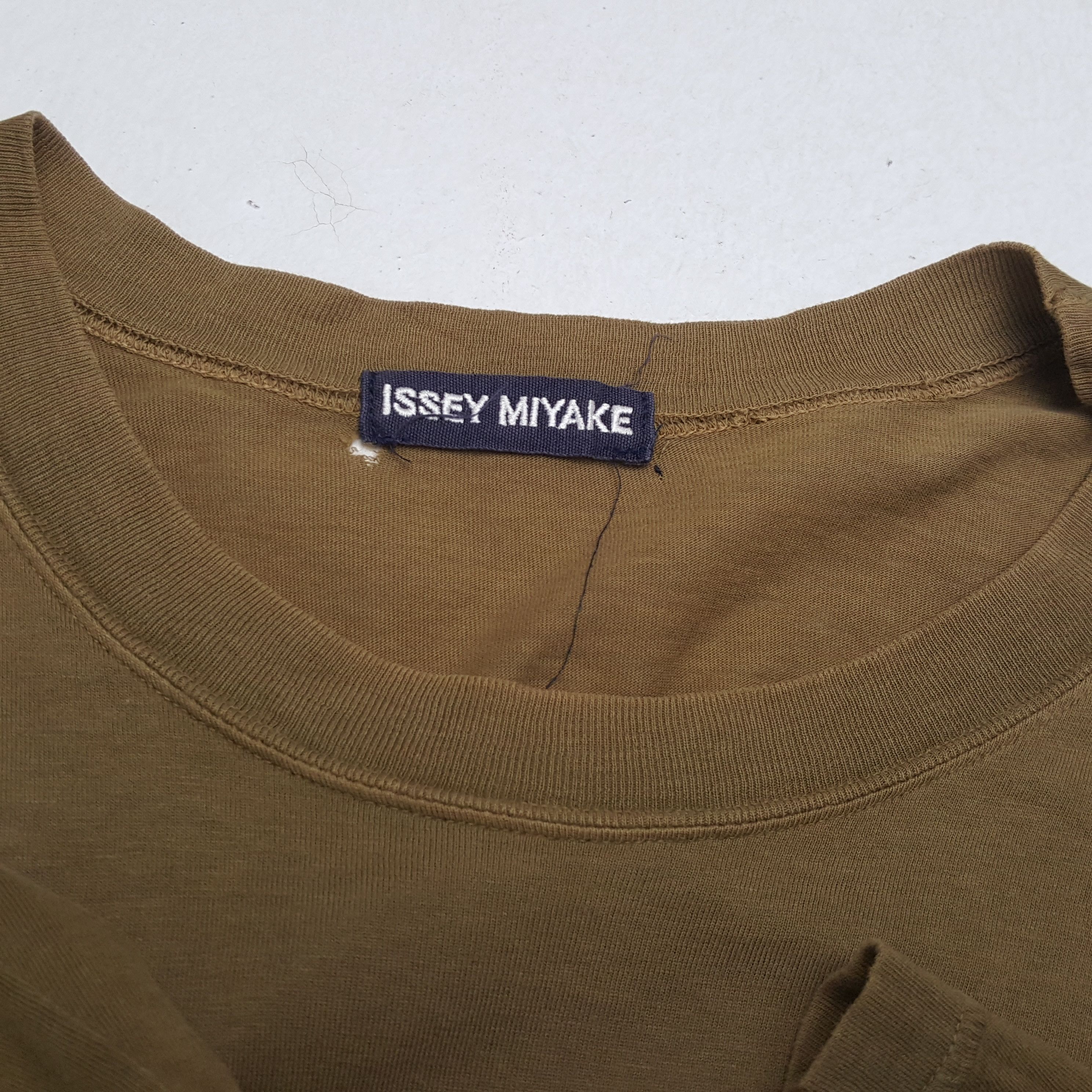 Issey Miyake × Japanese Brand × Vintage ISSEY MIYAKE Fashion Japanese Designer Distressed Tshirt Size US L / EU 52-54 / 3 - 9 Thumbnail