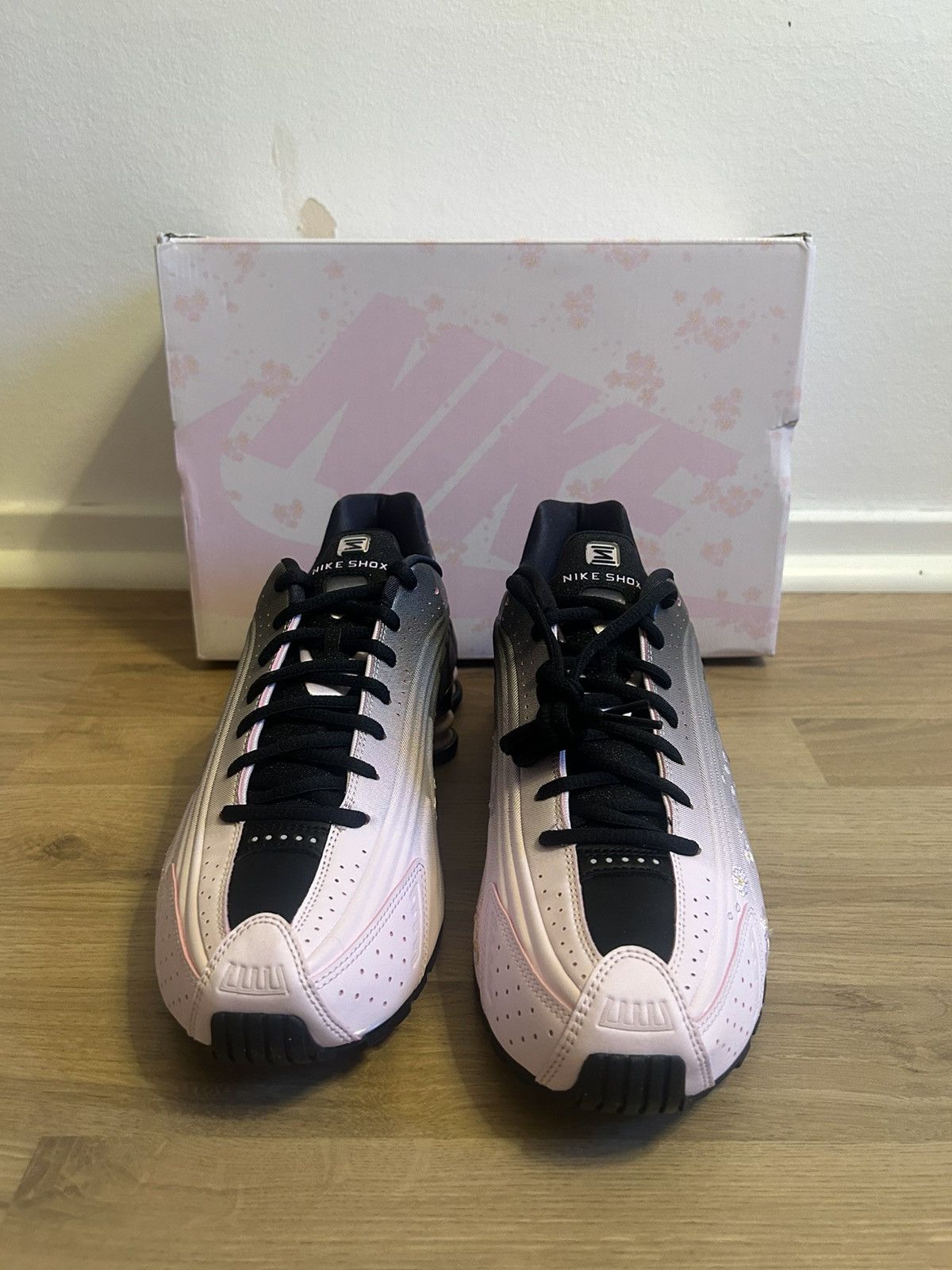 Nike Nike Shox R4 Sakura - Brand New Size US 9 / EU 42 - 3 Thumbnail