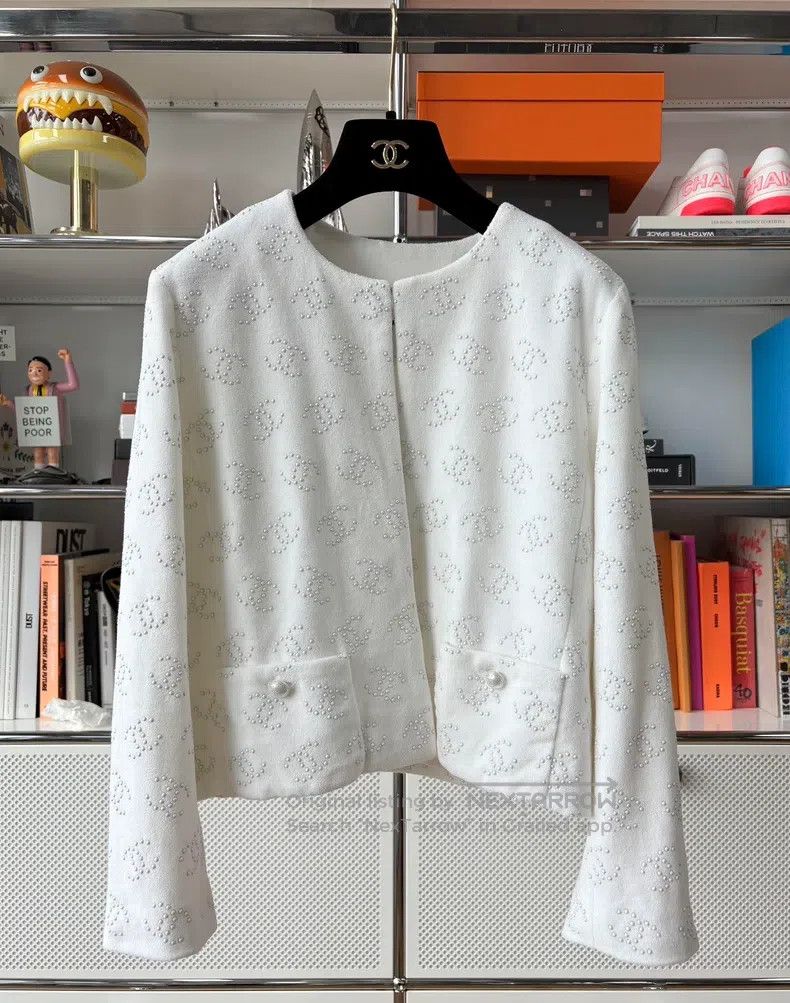 Chanel Chanel 23C white double C logo pearl jacket Size XS / US 0-2 / IT 36-38 - 1 Thumbnail