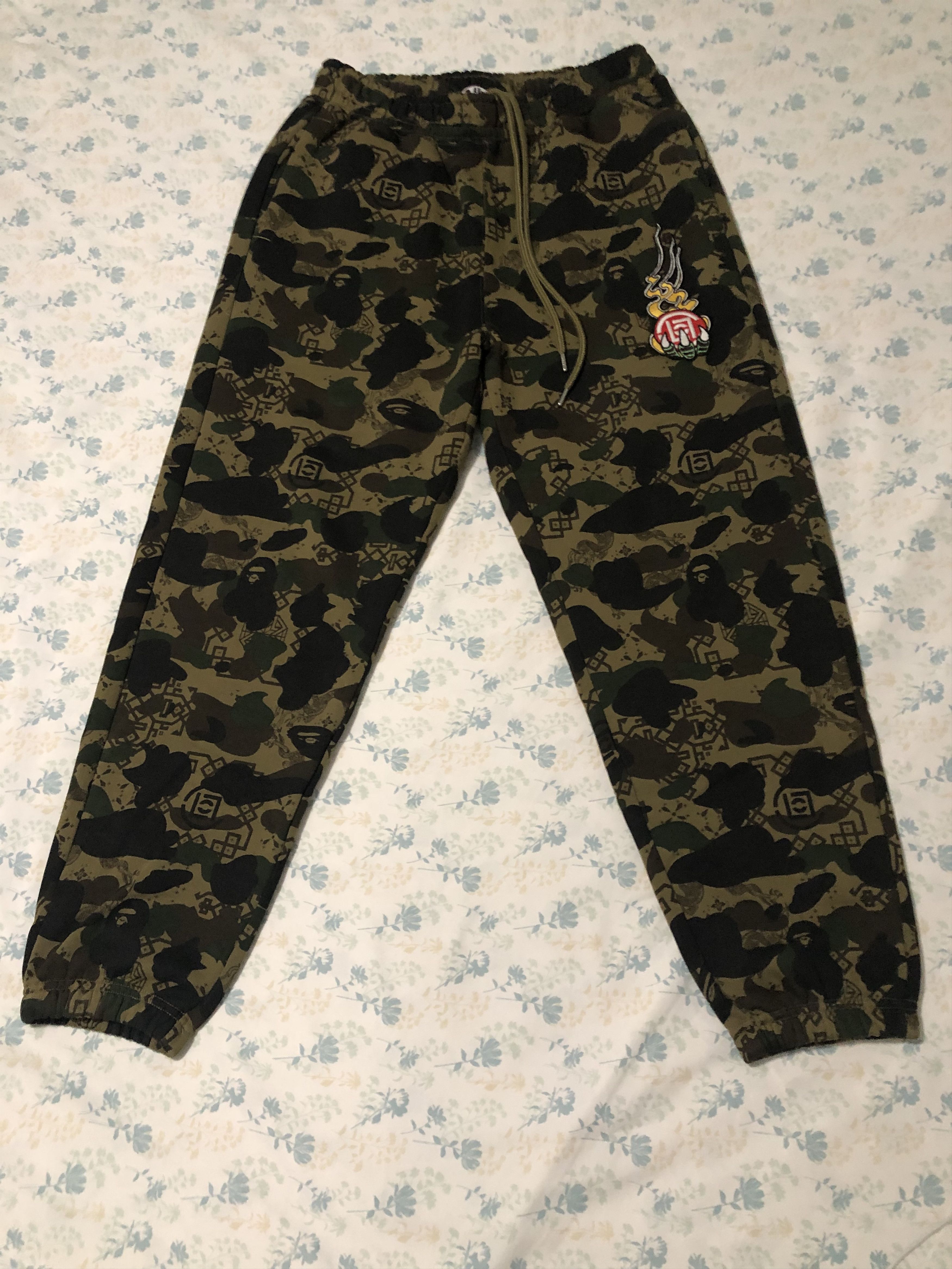 Bape Bape x Clot 1st Camo Logo Sweatpants (Olive) RELAXED FIT Size US 32 / EU 48 - 1 Thumbnail