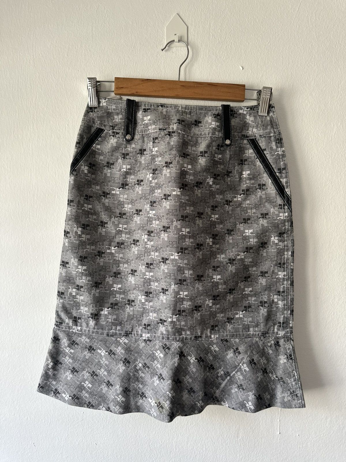 Courreges Courreges Monogram Skirt Size 28" / US 6 / IT 42 - 1 Thumbnail