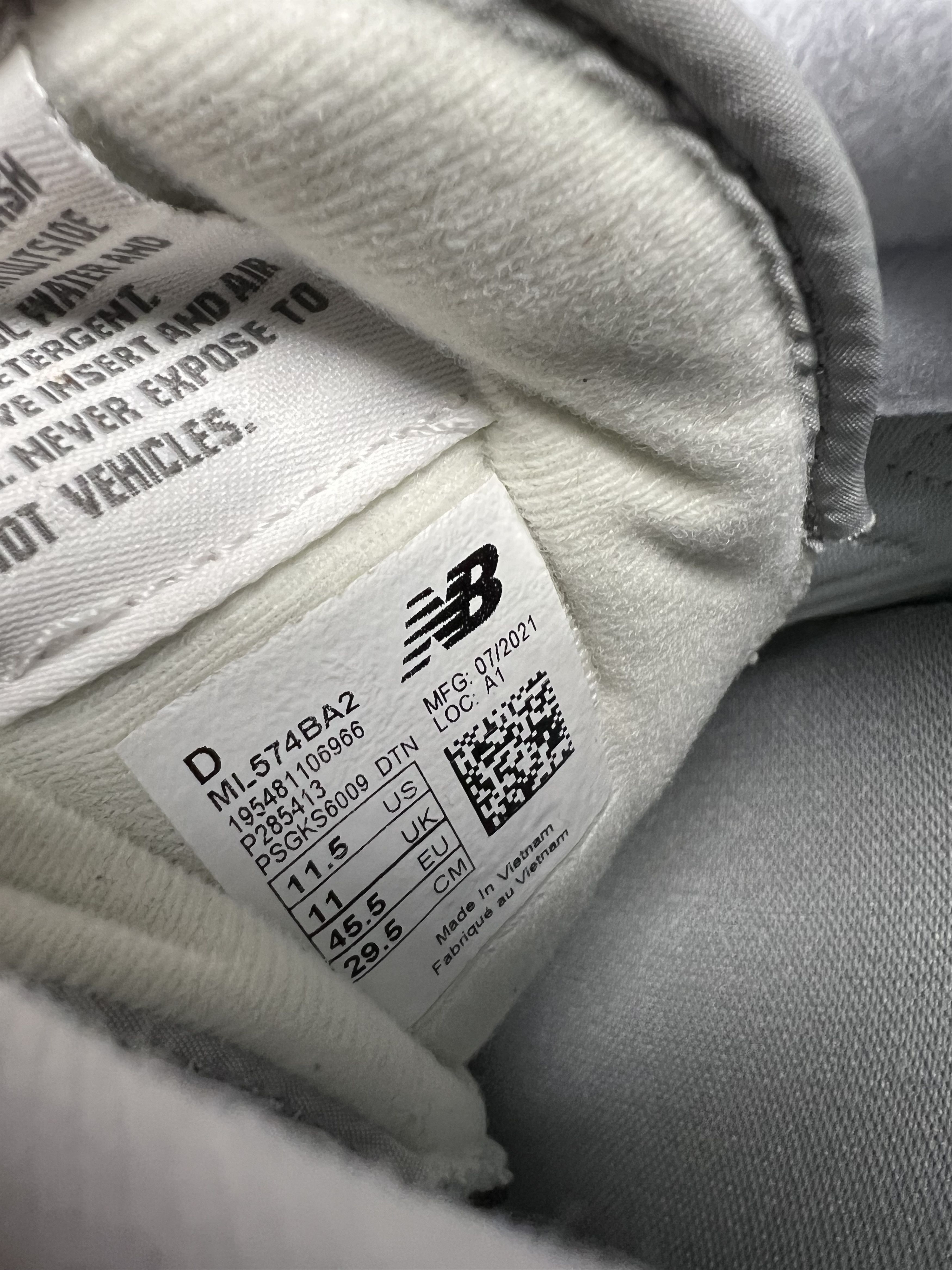 New Balance New Balance ML574BA2 History Size US 11.5 / EU 44-45 - 9 Thumbnail