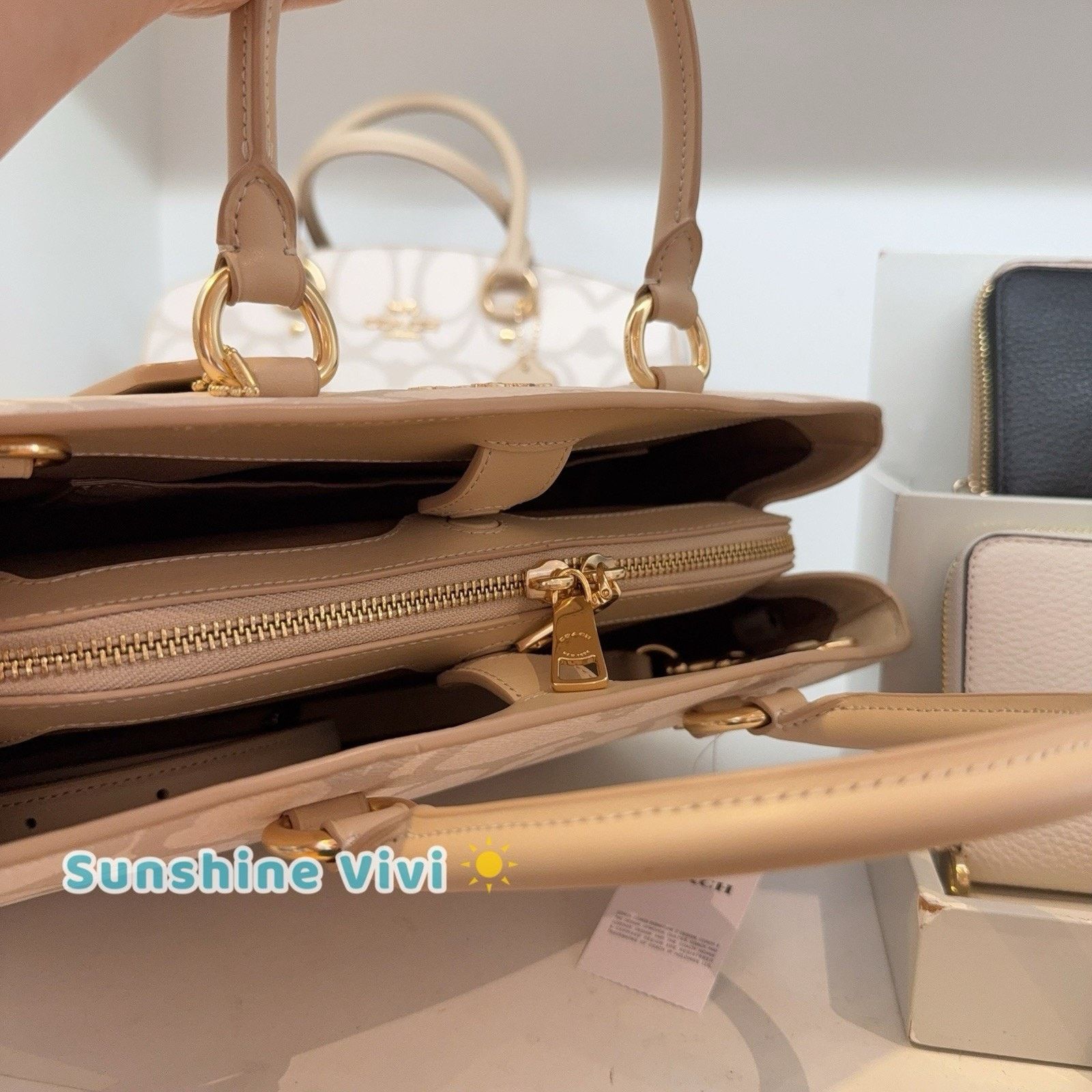 Coach NWT Coach Savannah Carryall Bag In Sketch Gold/Ivory CBH92 Size ONE SIZE - 5 Thumbnail