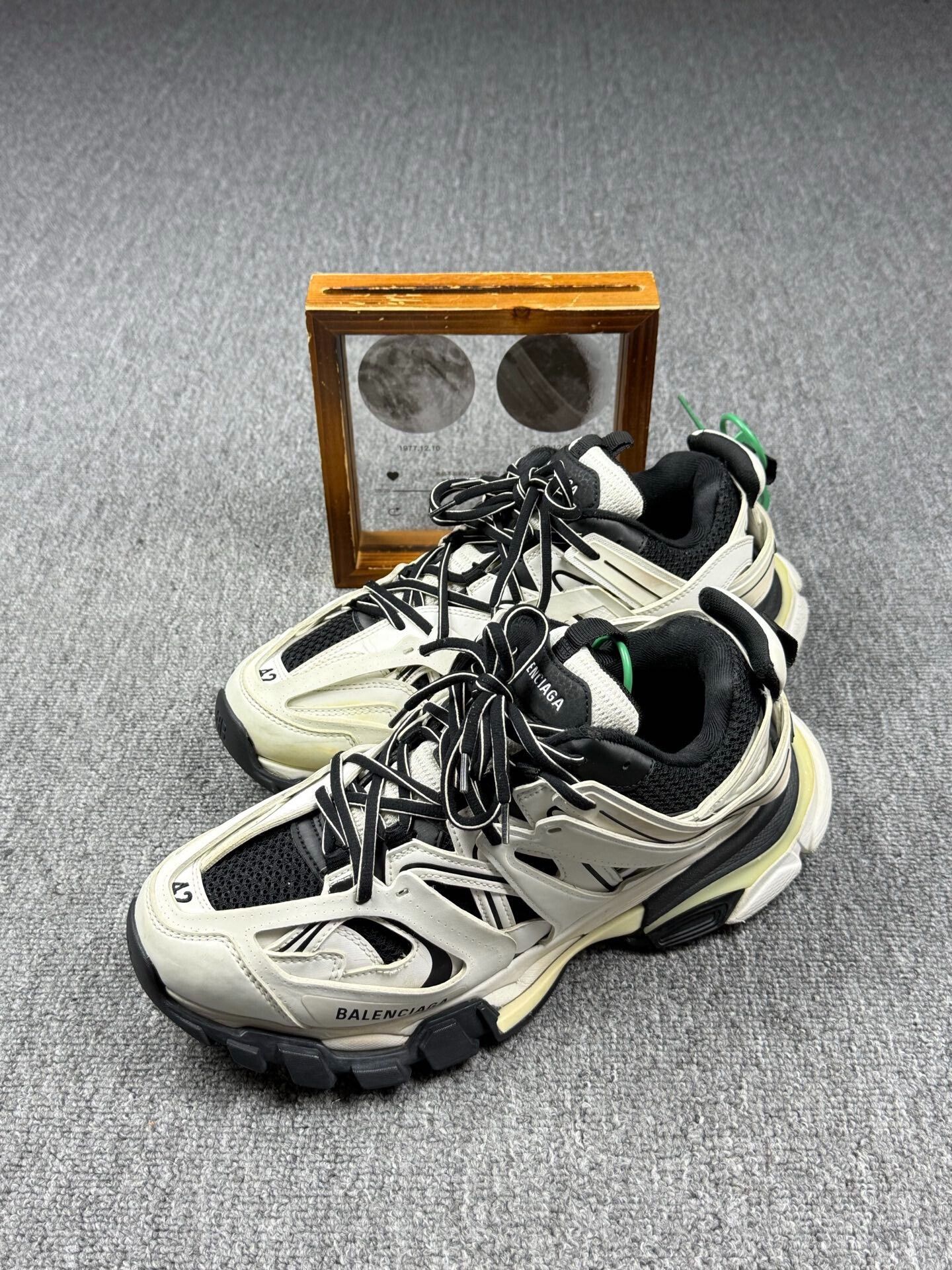 Balenciaga Balenciaga Multi Lowtop Sneakers 9 Men Size US 9 / EU 42 - 1 Thumbnail