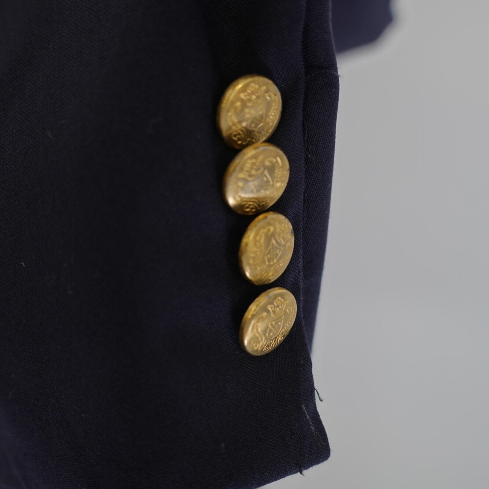 Hart Schaffner Marx Hart Schaffner Marx Wool Blue 2 Gold Button Blazer 42R / Sli Size 42R - 3 Thumbnail