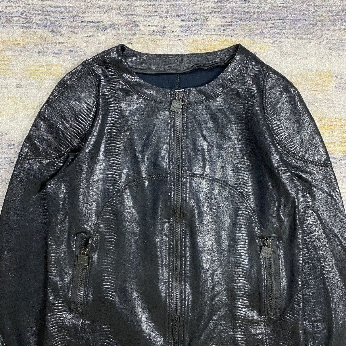 Chanel Chanel crocodile effect bikers jacket Size M / US 6-8 / IT 42-44 - 3 Thumbnail