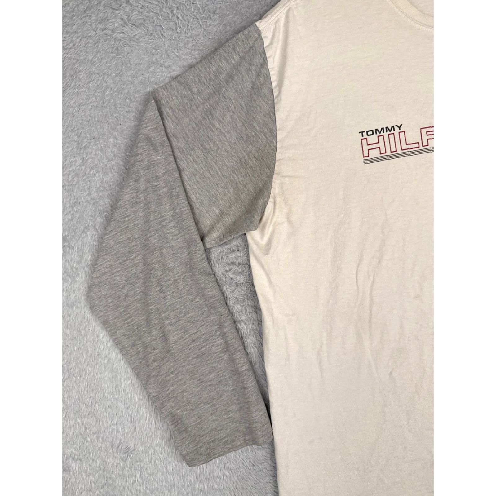 Tommy Hilfiger Tommy Hilfiger Shirt Adult Large White Gray Crew Long Sleeve Cotton Blend Shirt Mens Long Sleeve Crew Neck Logo Jersey Cotton Blend T-Shirt Size US L / EU 52-54 / 3 - 3 Thumbnail