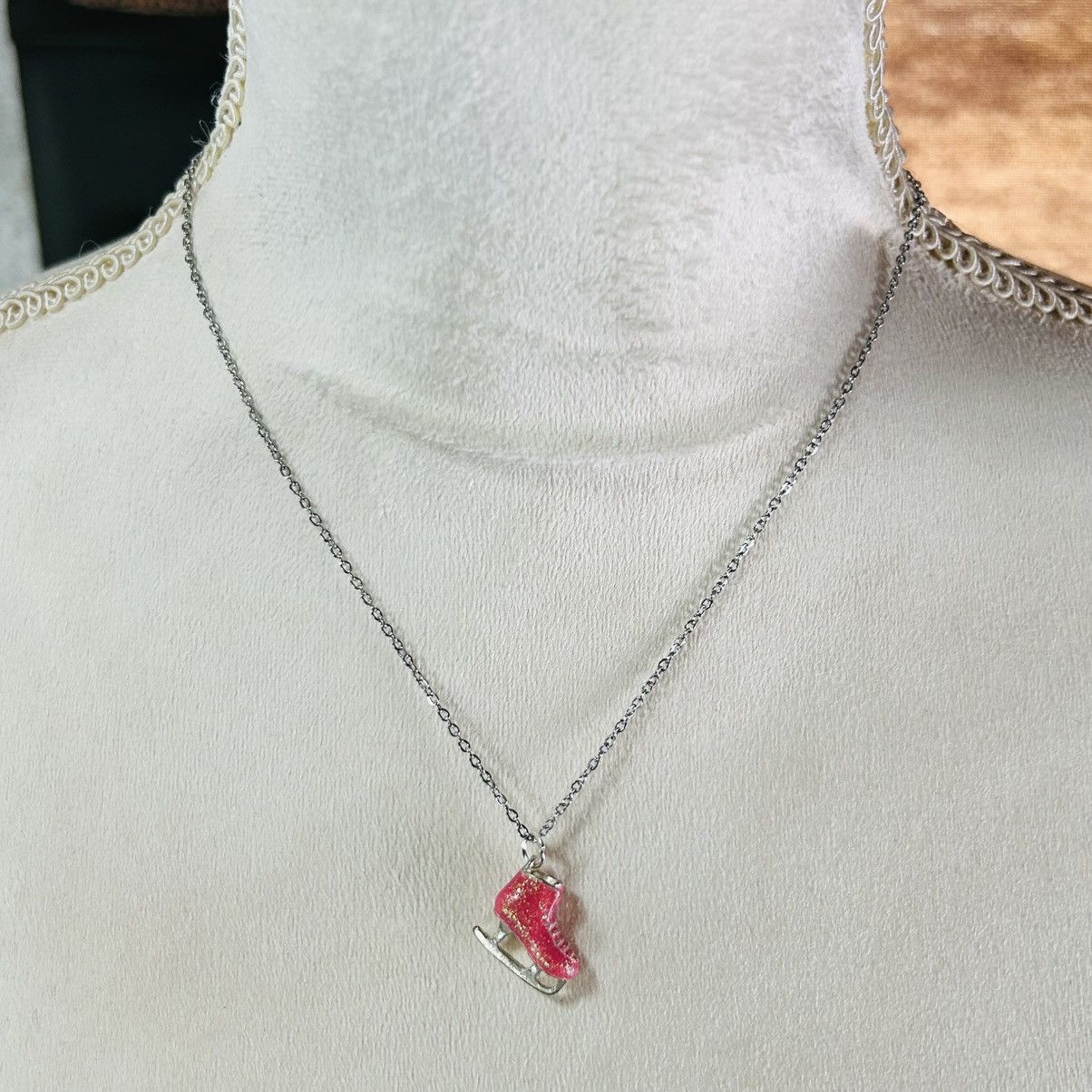 Handmade Handcrafted salvaged vintage glitter ice skate necklace Size ONE SIZE - 5 Thumbnail
