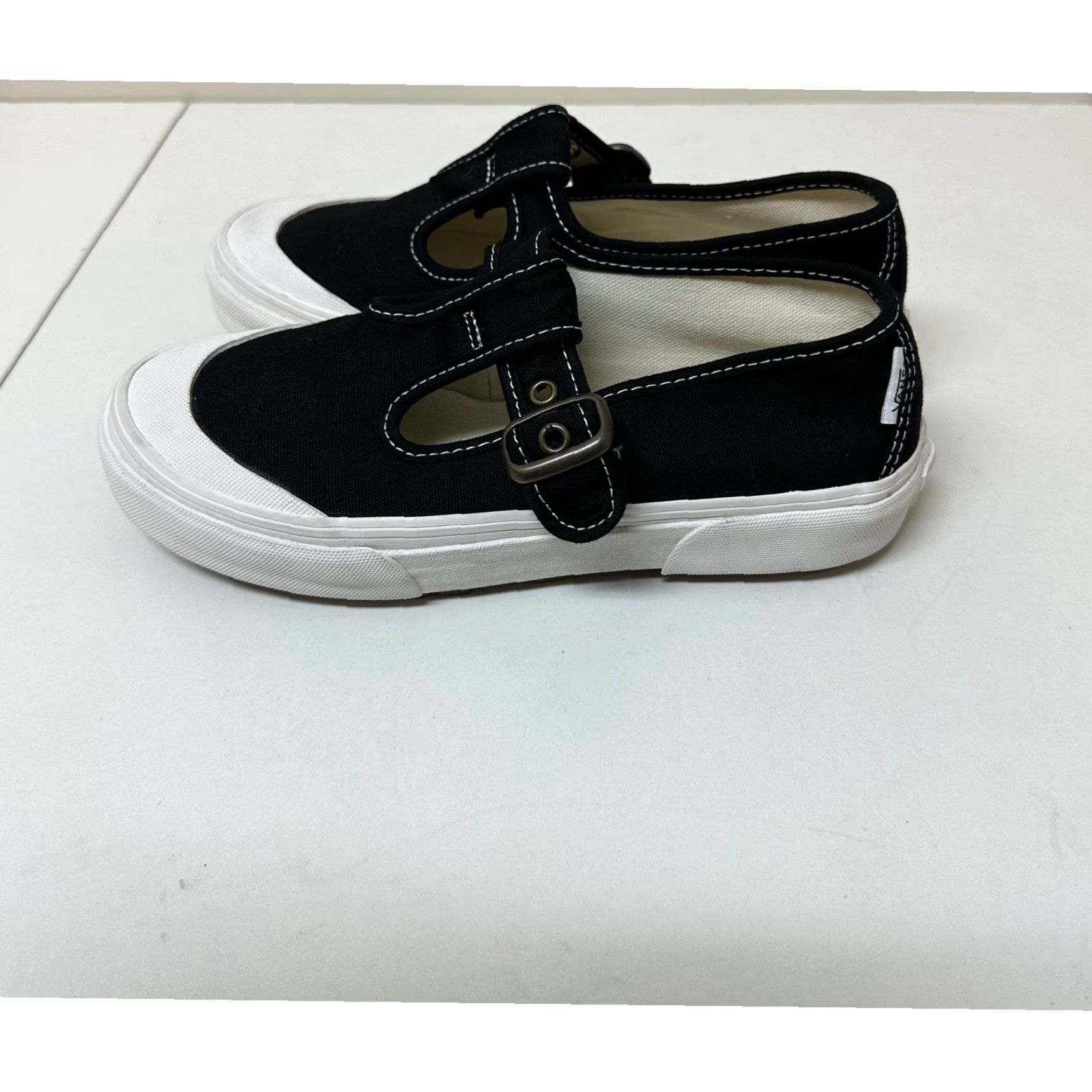 Vans VANS Mary Jane Black Canvas Sneakers Women's 6.0 Buckle Strap Flat Canvas Casual Shoes Men’s 4.5 Winter Fall Spring Summer Women’s Shoes Size US 6 / IT 36 - 7 Thumbnail