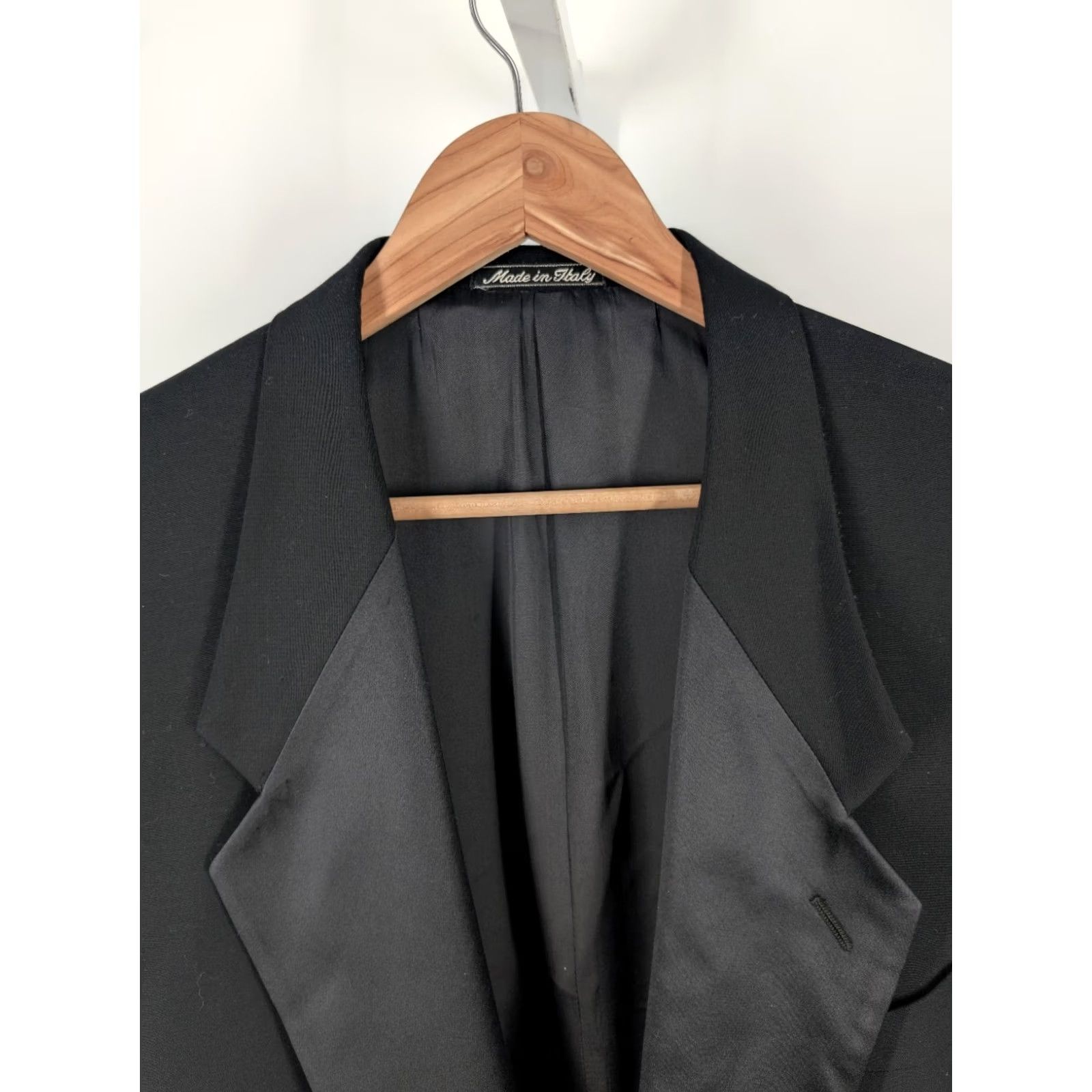 Giorgio Armani VINTAGE Giorgio Armani Blazer Tuxedo Jacket Men's 44 Black Wool Silk 1990s Wedding Formal 2-Button One-Button Deep Lapel Italy Size 44R - 4 Thumbnail