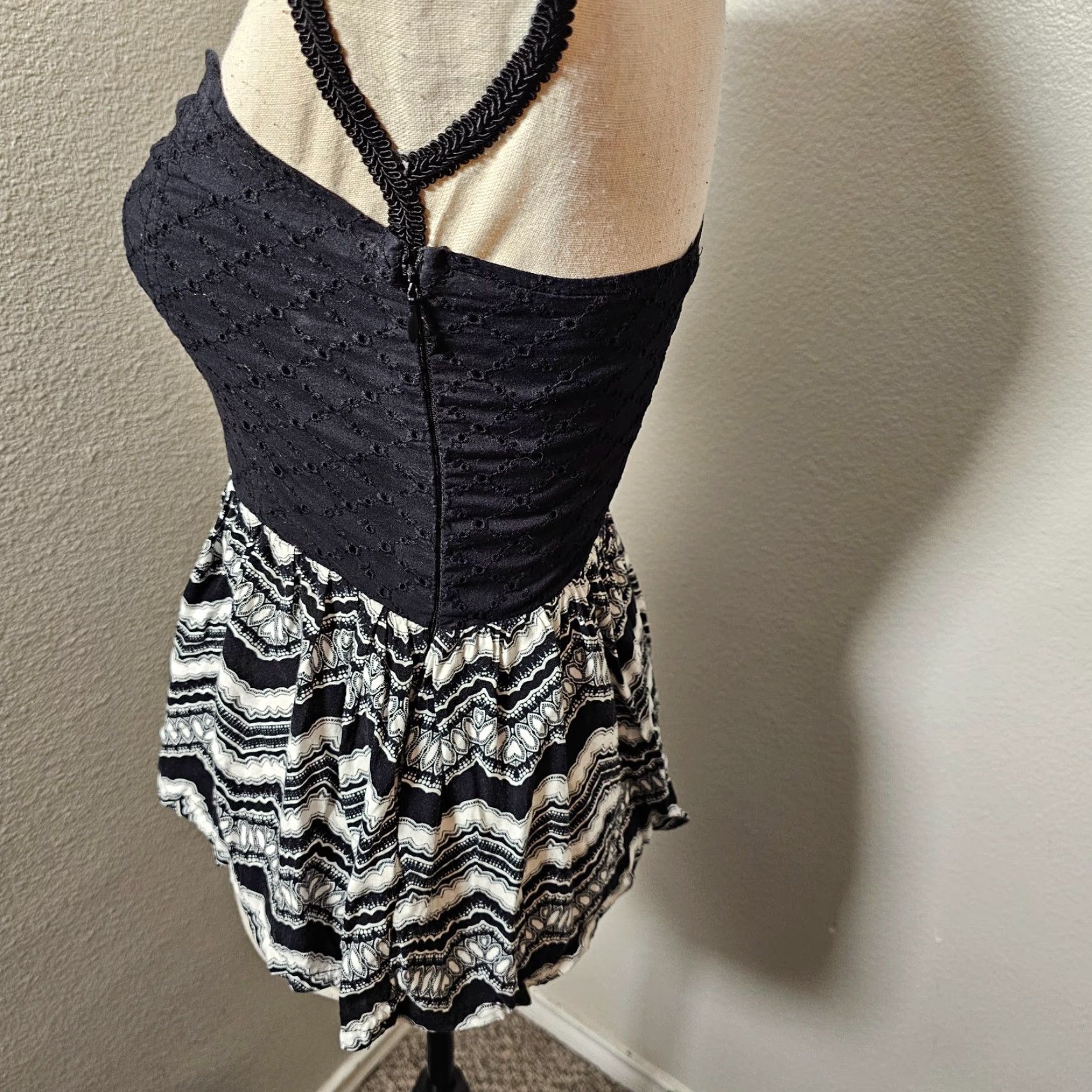 Vintage Kendall + Kylie Women’s Black Sleeveless Top Size Medium Strapless Cami Elastic Tank Regular Shirt Fashion Basic Casual Size M / US 6-8 / IT 42-44 - 3 Thumbnail