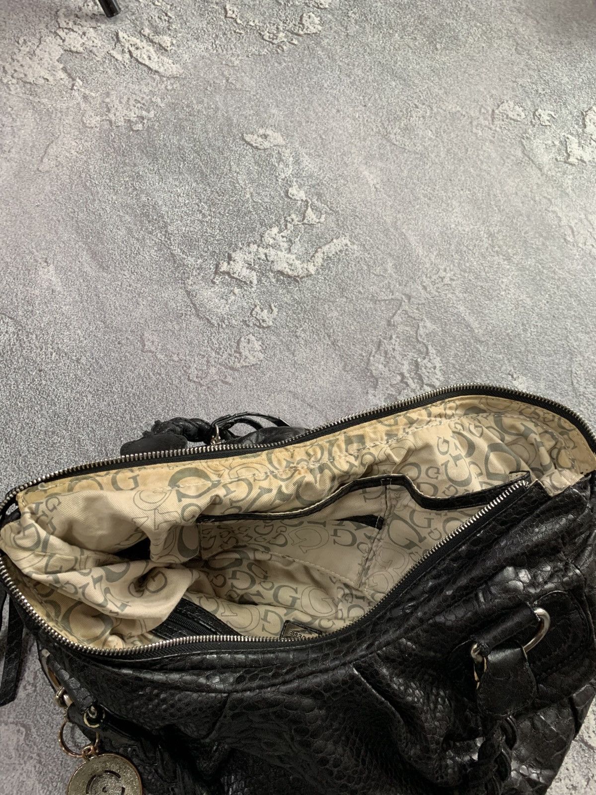 Guess Vintage Guess Y2K Black HandBag Avant Garde Python Patern Size ONE SIZE - 11 Thumbnail