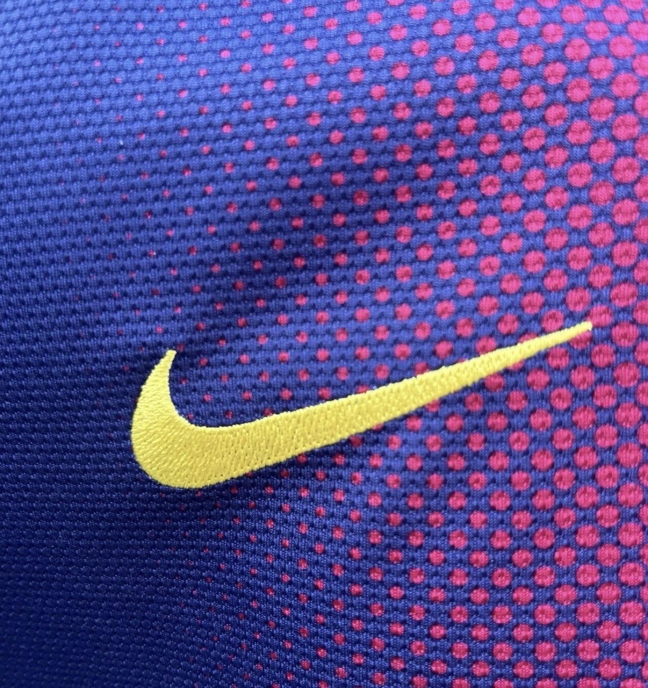 Nike Jersey iniesta barcelona Size US L / EU 52-54 / 3 - 9 Thumbnail