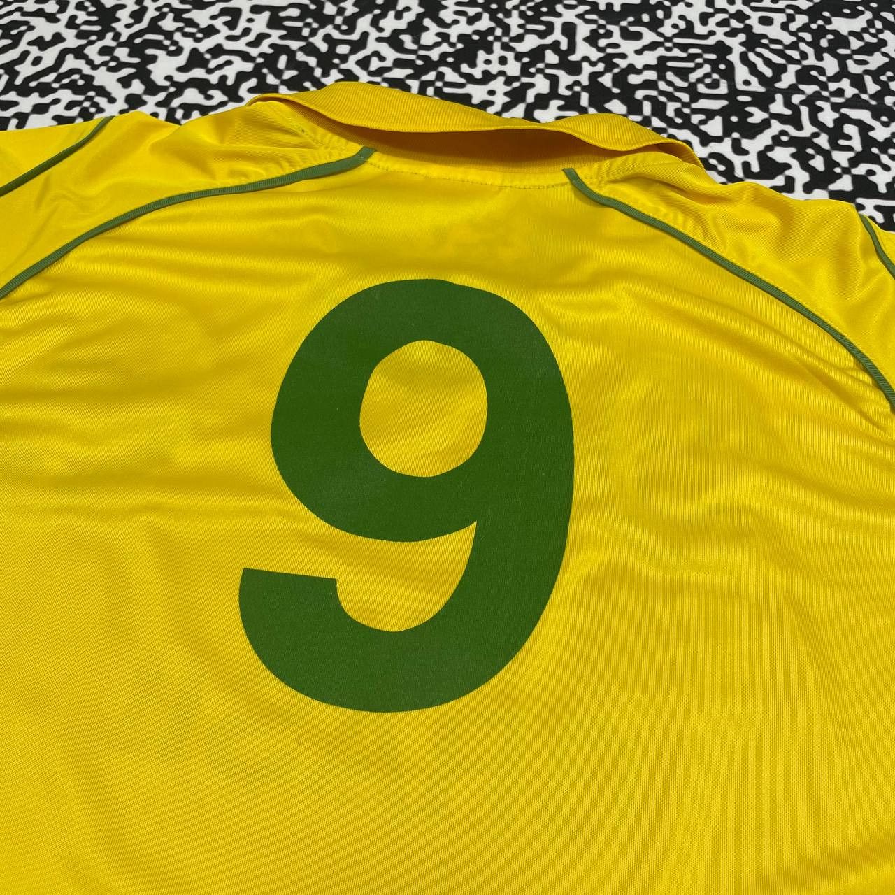 Vintage Vintage Y2K Brasil 9 Ronaldo Retro Soccer Jersey World Cup Size US L / EU 52-54 / 3 - 12 Thumbnail