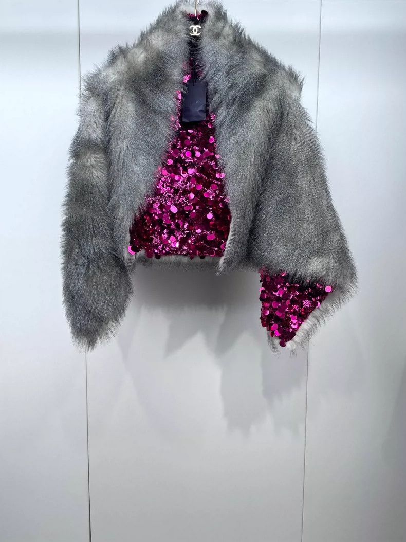 Prada Prada Sequin Faux Fur Shawl Wrap-dmc Size US M / EU 48-50 / 2 - 1 Thumbnail