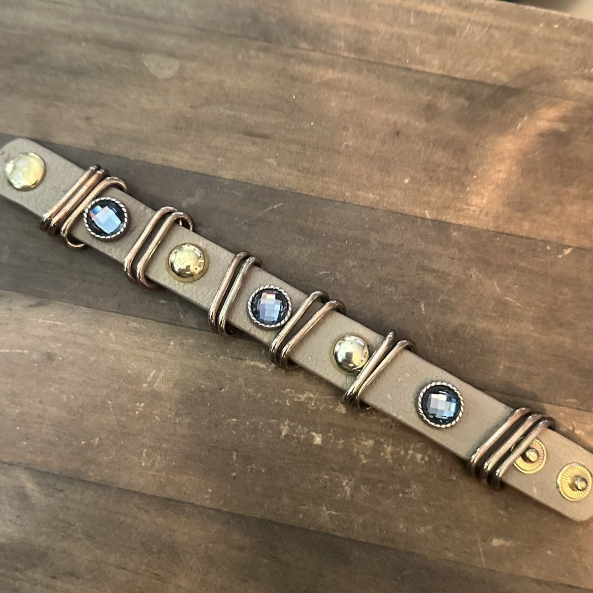 Other Yik Fung jeweled leather snap bracelet Size ONE SIZE - 8 Thumbnail