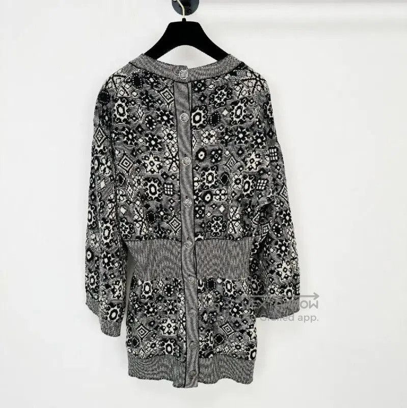 Chanel Chanel Gray Long Sleeve Sweater for Women . Size M / US 6-8 / IT 42-44 - 2 Thumbnail