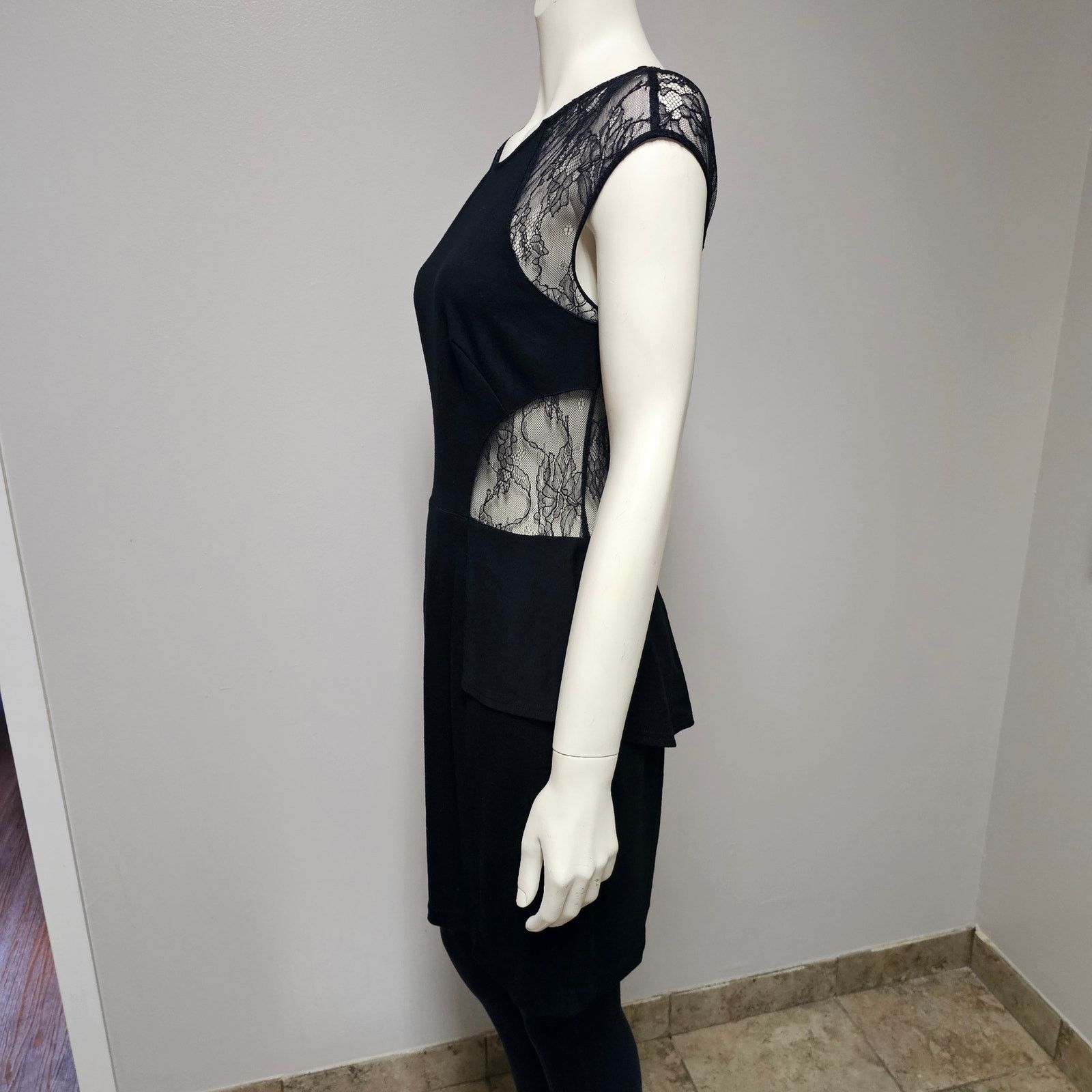 Bebe Bebe Lace Peplum Cap Sleeve Dress Bodycon Size Large Size L / US 10 / IT 46 - 4 Thumbnail