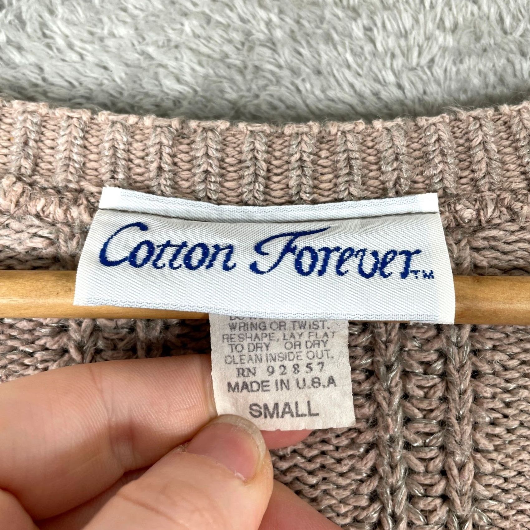 Forever 21 VINTAGE Cotton Forever Sweater Womens Small Pink Cable Knit V-Neck Pullover Knit All Seasons Womens Small Pink Cable-Knit V-Neck Sweater Size S / US 4 / IT 40 - 3 Thumbnail