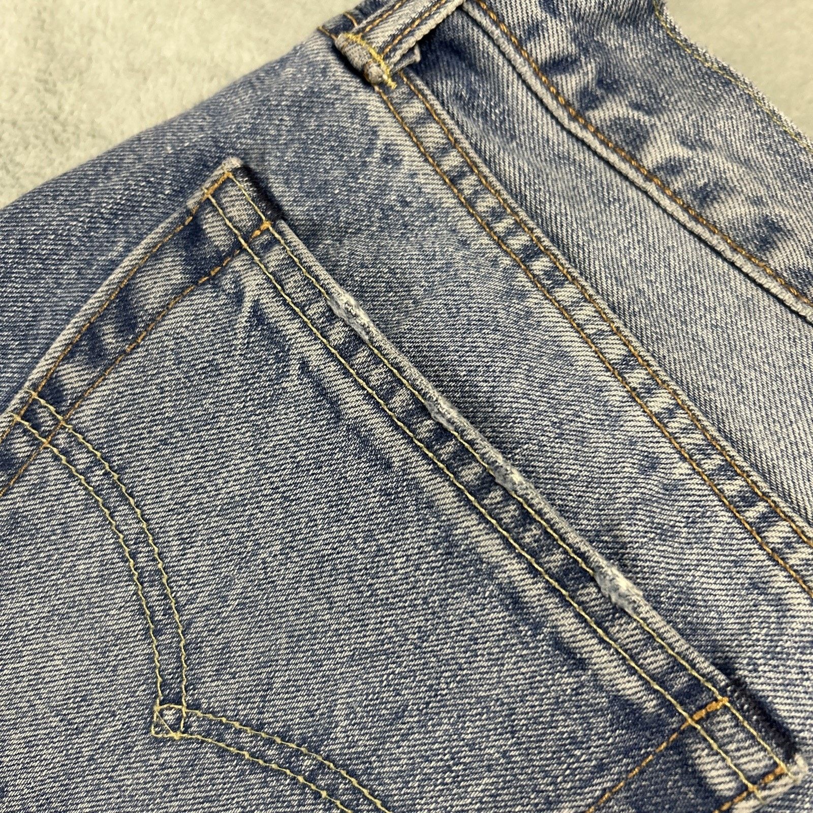 Levi's Levis Baggy Jhorts Shorts Women 34x23 Thrashed Raw Hem Capri Size 34" / US 12 / IT 48 - 16 Thumbnail