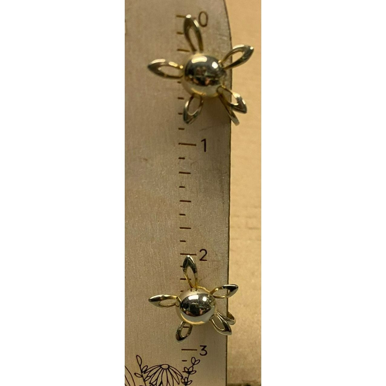 Other Vintage Gold-Tone Floral Screwback Earrings Size ONE SIZE - 2 Thumbnail