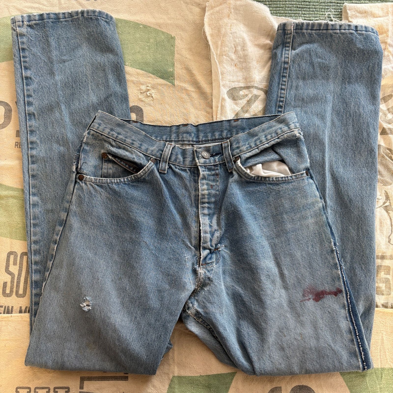 Vintage Vintage 1970s Faded Distressed Blue Jeans Repairs 28x30 Size 28" / US 6 / IT 42 - 1 Thumbnail