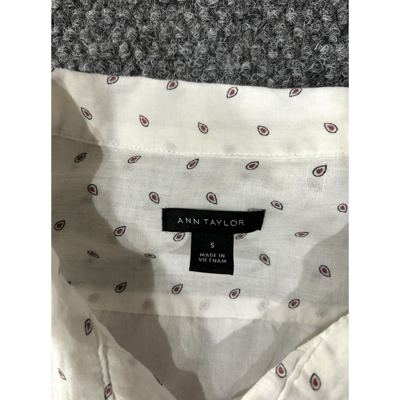 Ann Taylor Ann Taylor White Women's Long Sleeve Button-Up Shirt with Paisley Print User: Ann Taylor White Women's Long Sleeve Button-Up Shirt with Paisley Print Size S / US 4 / IT 40 - 5 Thumbnail