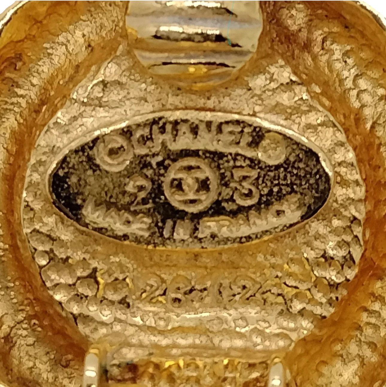 Chanel Chanel Earring Gold Whites Luxury Brand in Mint Condition Size ONE SIZE - 6 Thumbnail