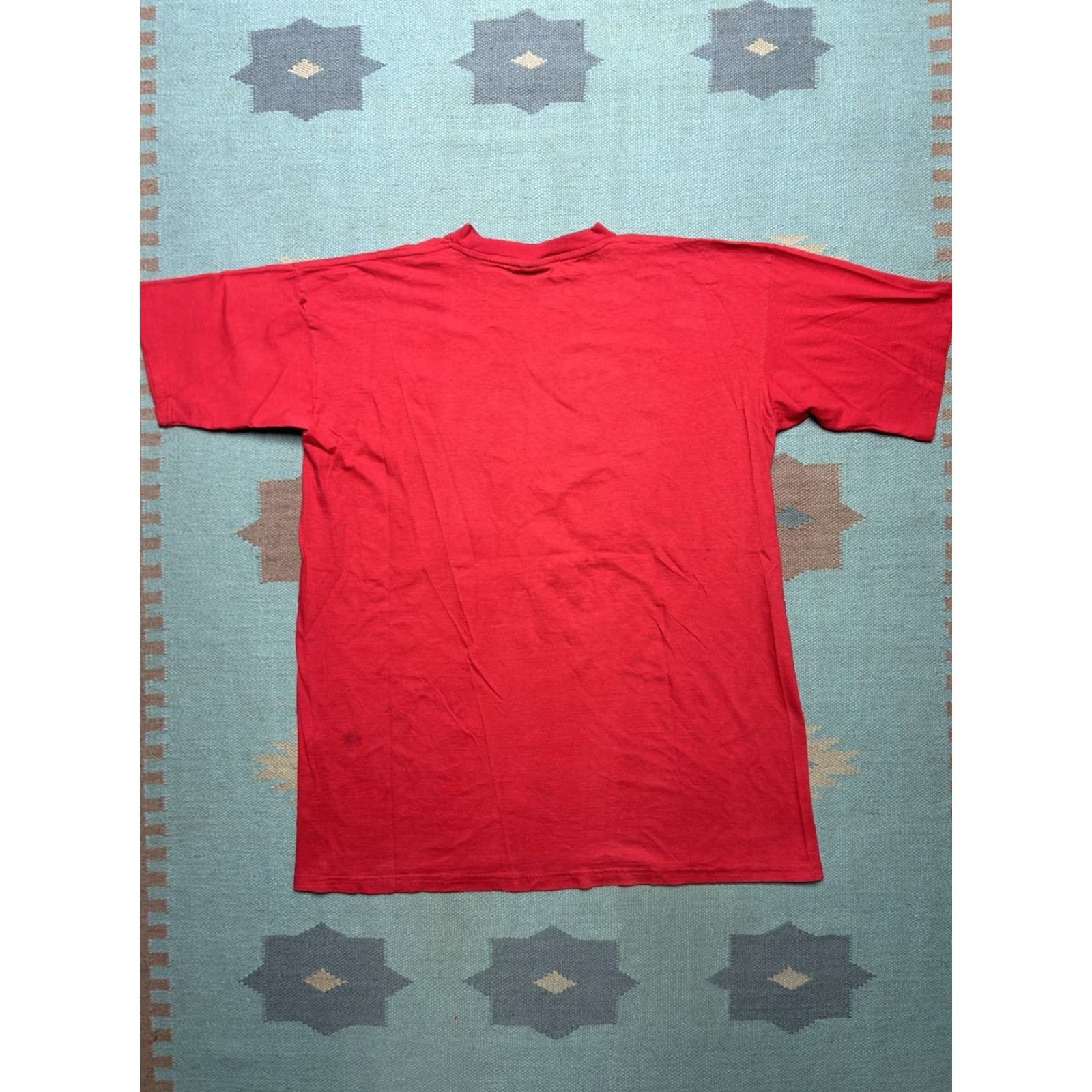 Vintage VINTAGE 90s Looney Tunes Christmas T-Shirt Men 2XL Red Graphic Distressed Bugs XXL Size US XXL / EU 58 / 5 - 2 Thumbnail
