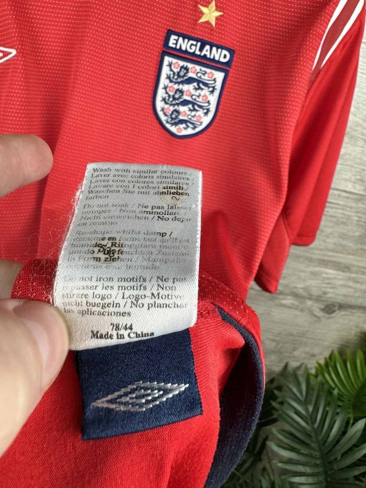 Umbro × Vintage Umbro England 🏴󠁧󠁢󠁥󠁮󠁧󠁿 2004 2006 soccer jersey size L Size US L / EU 52-54 / 3 - 10 Thumbnail