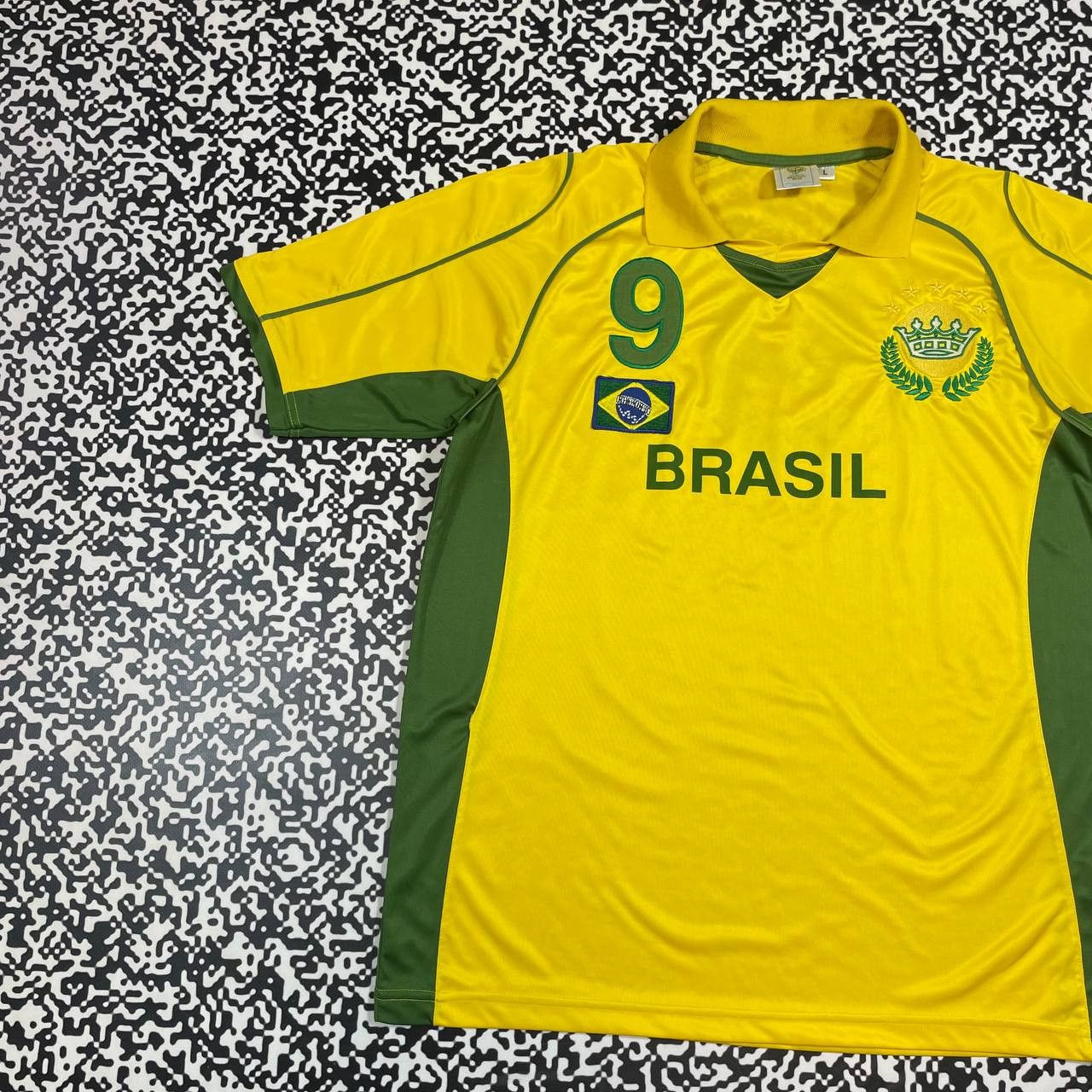 Vintage Vintage Y2K Brasil 9 Ronaldo Retro Soccer Jersey World Cup Size US L / EU 52-54 / 3 - 3 Thumbnail