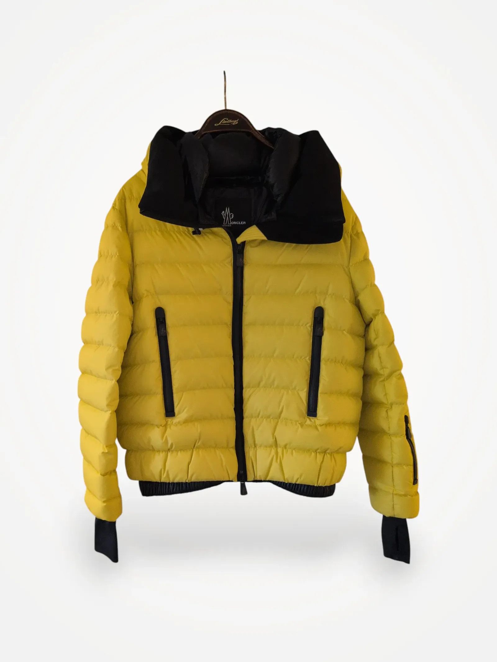 Moncler Moncler Down Jacket Size M / US 6-8 / IT 42-44 - 1 Thumbnail