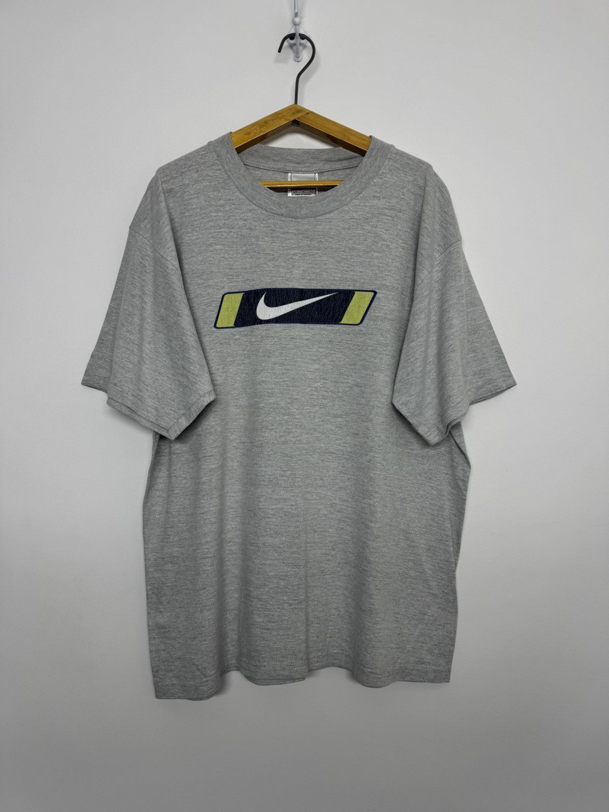Nike Vintage Y2k Nike Big Logo Swoosh T-Shirt Size US M / EU 48-50 / 2 - 3 Thumbnail