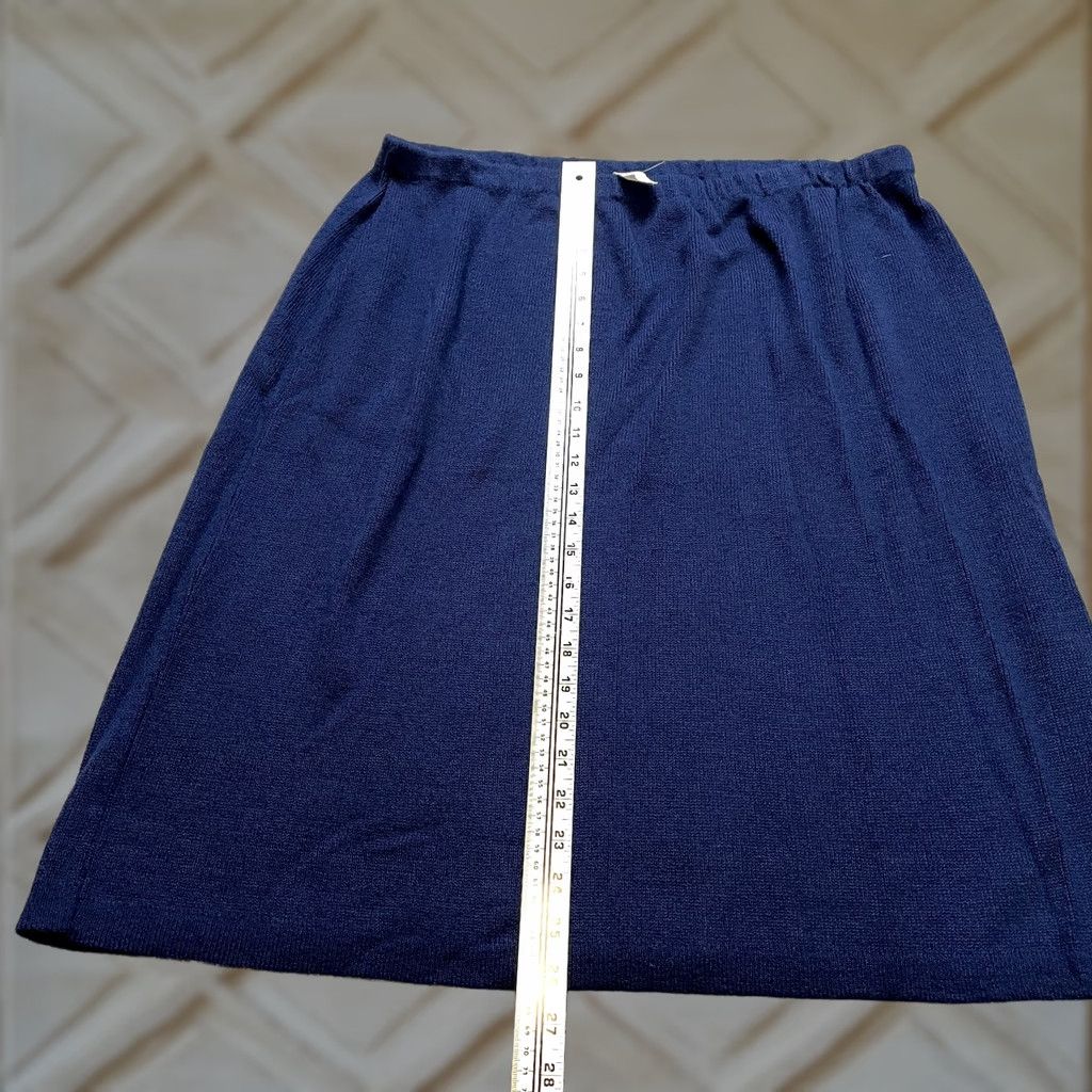 Vintage Unbranded Heavyweigt Skirt Womens 3X Blue Stretch A Line Vintage Knee Length Nylon Acrylic Knit Plus Size Ladies 3X Skirt Womens Stretch Vintage 90s? Size 40" / US 18 - 1 Thumbnail