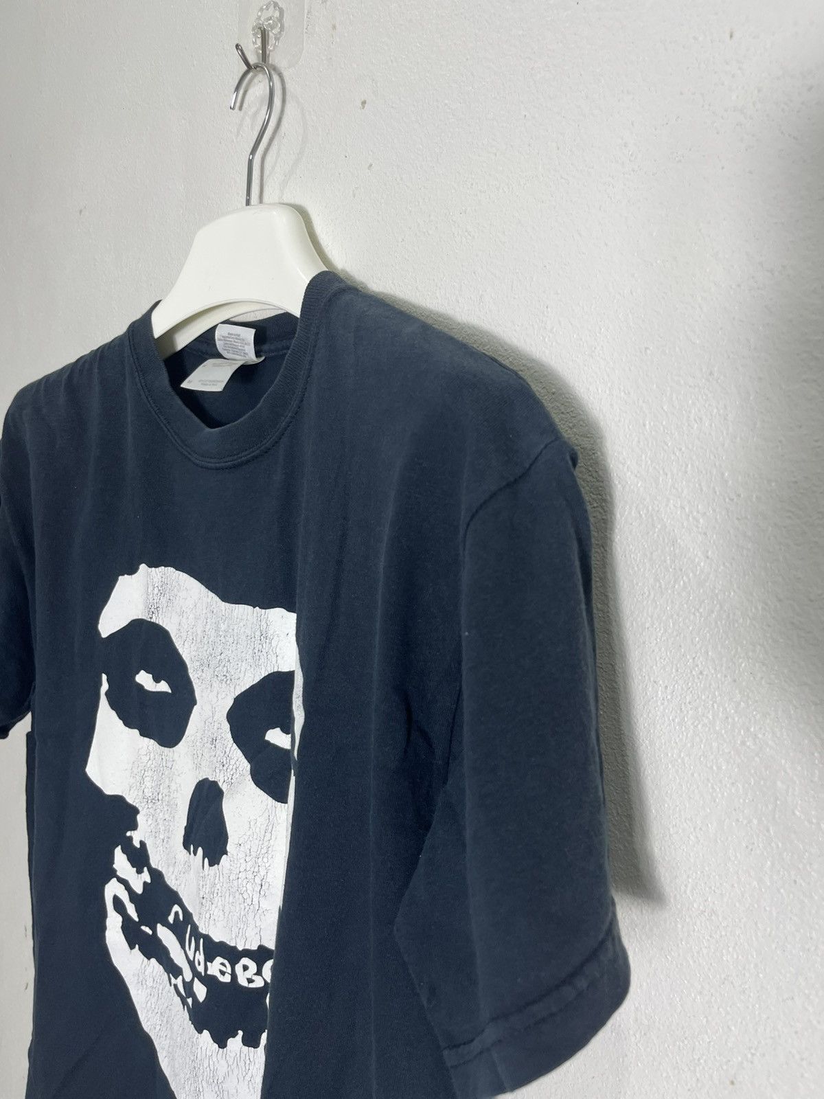 Vintage Vintage 00’s Misfits Big Logo Tshirt(faded black) Size US M / EU 48-50 / 2 - 6 Thumbnail