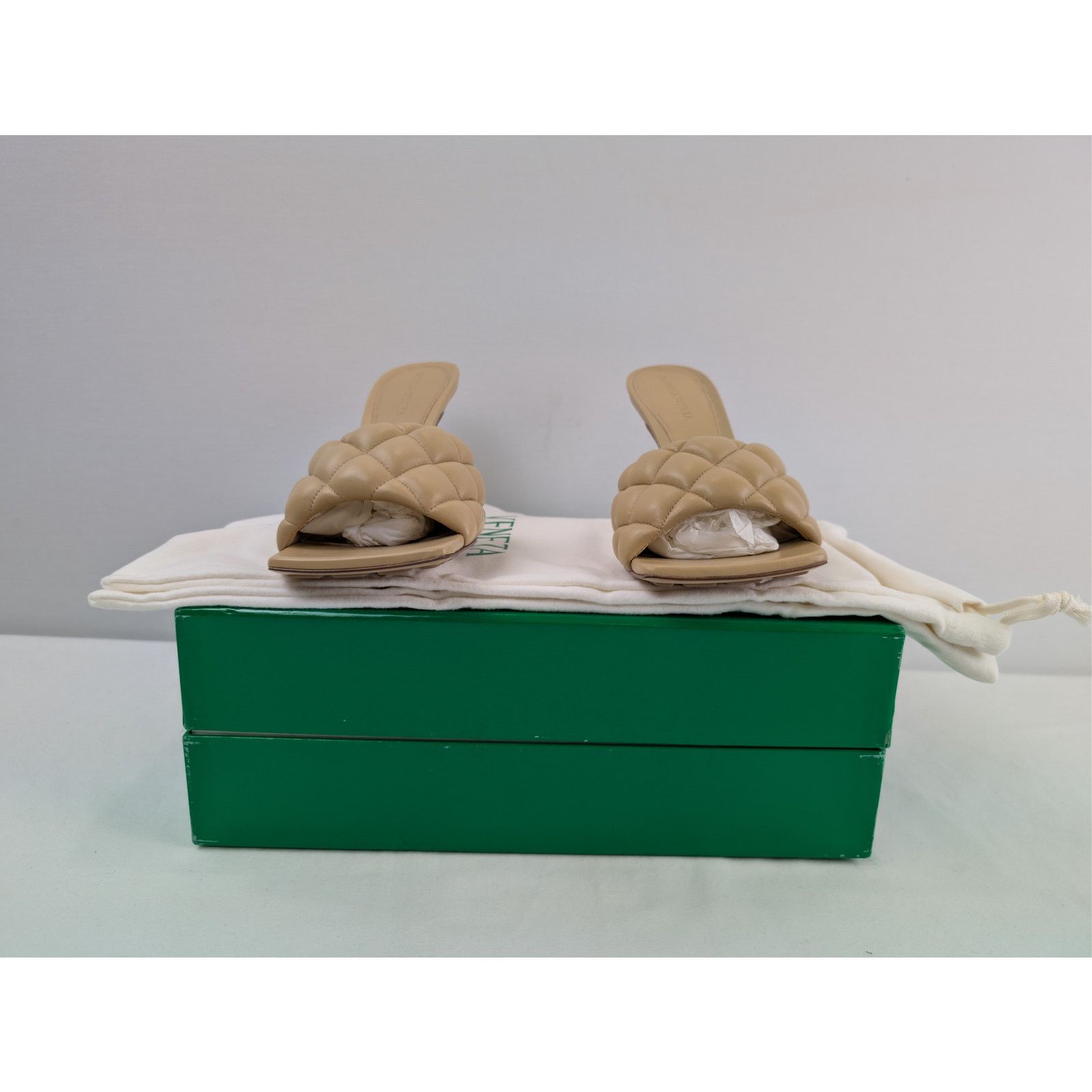 Bottega Veneta o1rshd1 Nappa Matelasse Padded Sandal in Cane Sugar Size US 10.5 / IT 40.5 - 15 Thumbnail