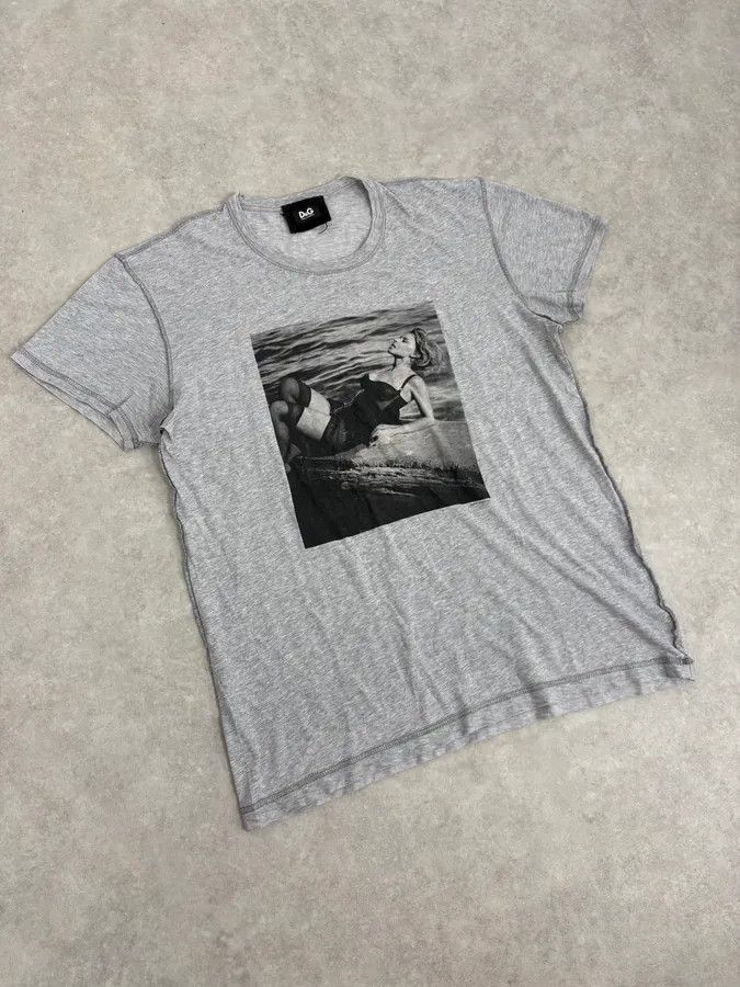 Dolce & Gabbana 2000s Dolce & Gabbana Grey Sunbathing Poolside T-Shirt Size US M / EU 48-50 / 2 - 4 Thumbnail