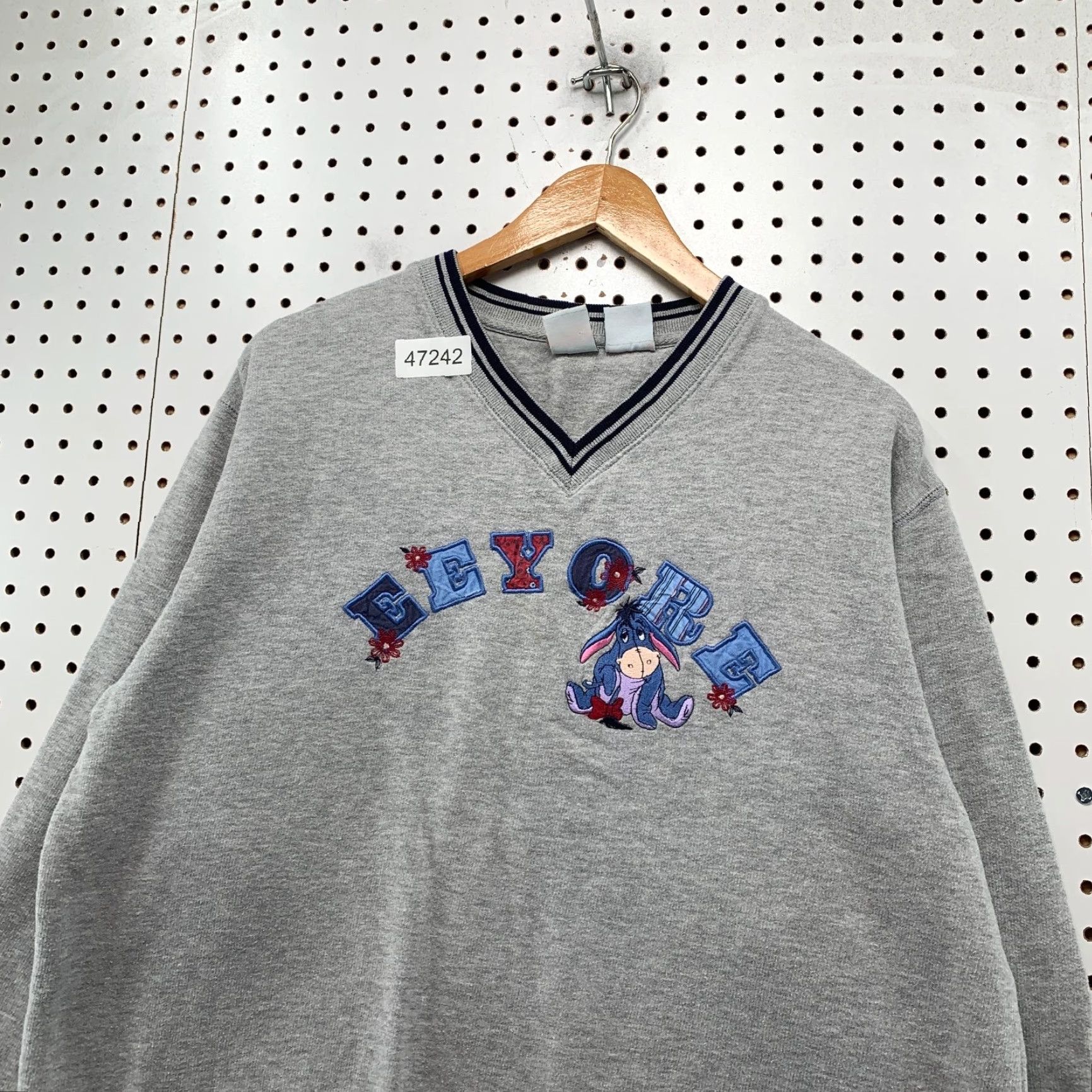 Disney VINTAGE Disney Eeyore Sweatshirt Womens Large Gray Fleece Embroidered Oversized Size L / US 10 / IT 46 - 5 Thumbnail