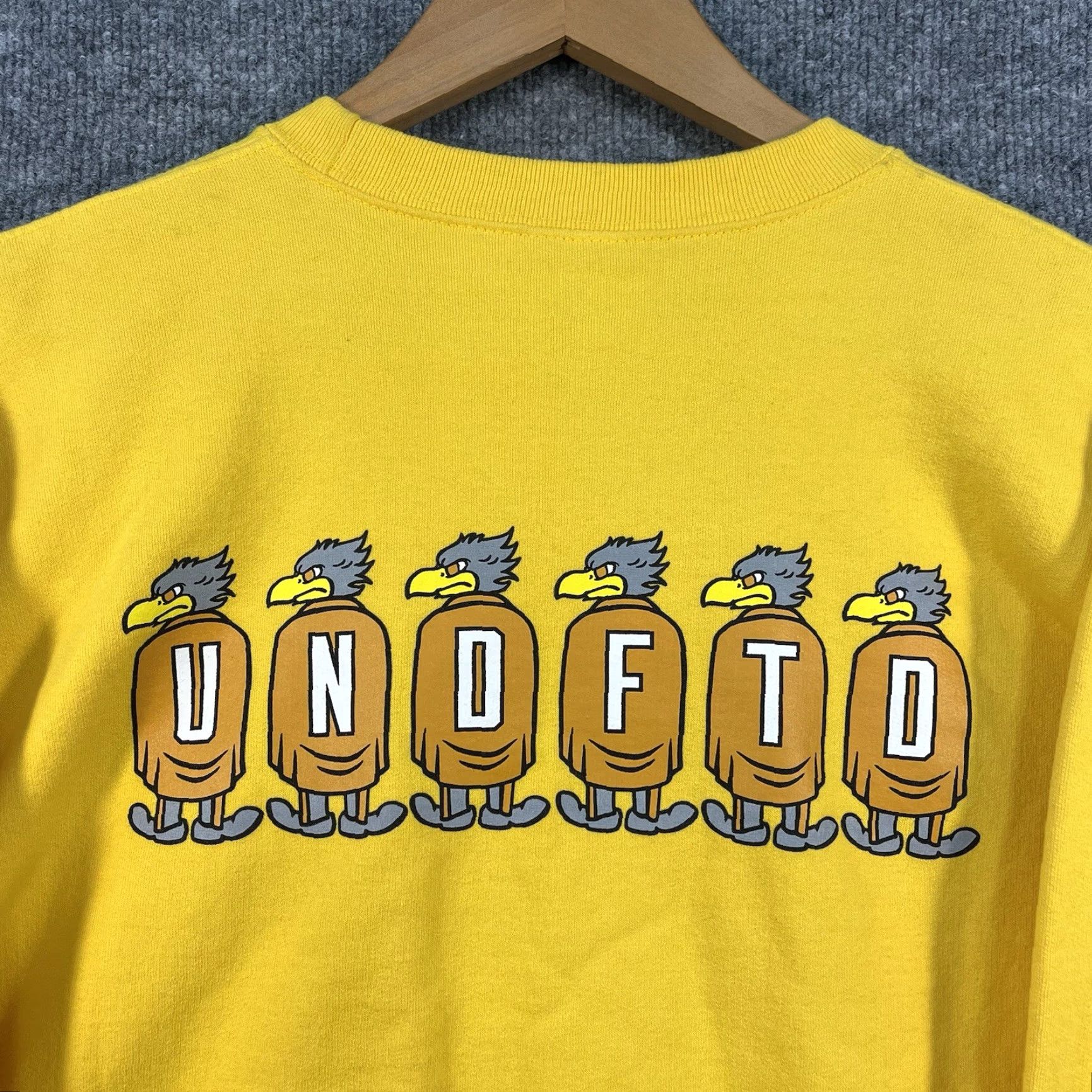 Undefeated VINTAGE UNDEFEATED BIRD BIRDS Mens Large Yellow Crewneck Sweatshirt Streetwear UNDFTD Size US L / EU 52-54 / 3 - 2 Thumbnail