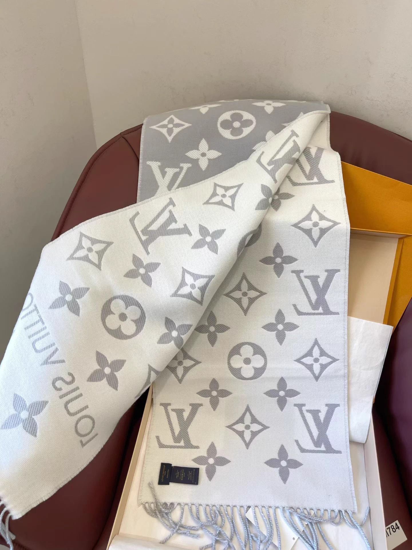 Louis Vuitton LV Wool Gray Logo Scarf M784 Size ONE SIZE - 6 Thumbnail