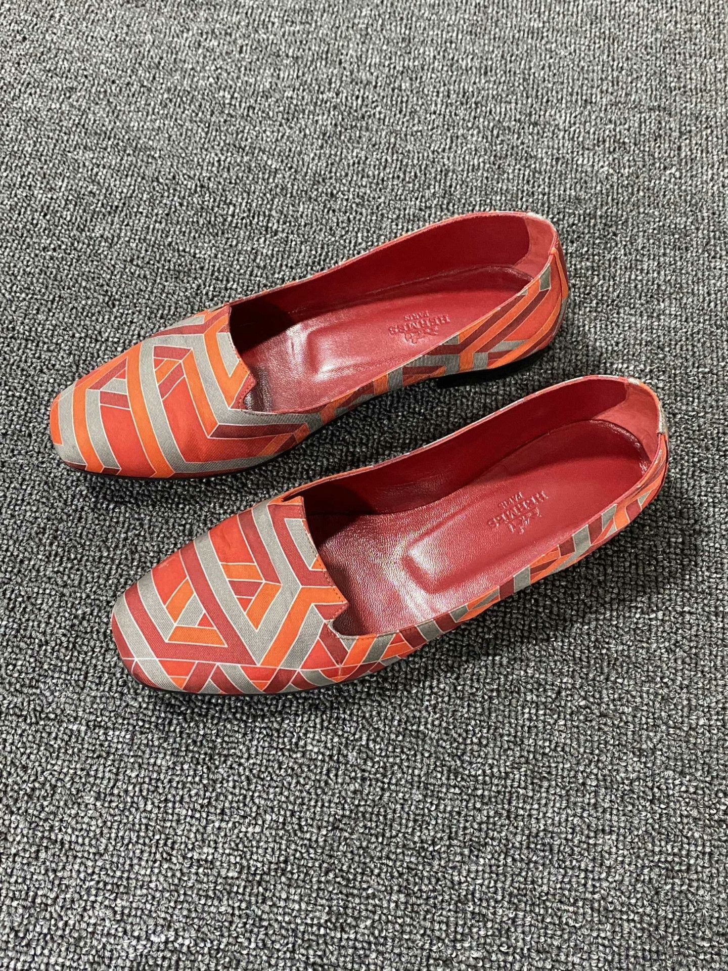 Hermes Hermes Printed Graphic Yellow Lowtop Sneakers us_6 Women Size US 6 / IT 36 - 1 Thumbnail