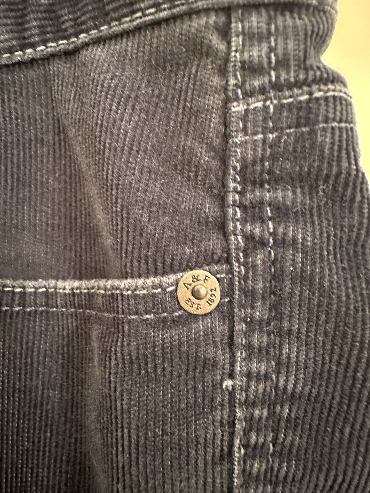 Abercrombie & Fitch Women’s Abercrombie & Fitch navy blue corduroy pants. Size 4 Size 27" / US 4 / IT 40 - 3 Thumbnail